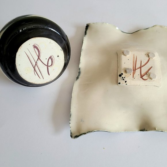 Hand made set of pottery signed by artist. - Picture 11 of 11